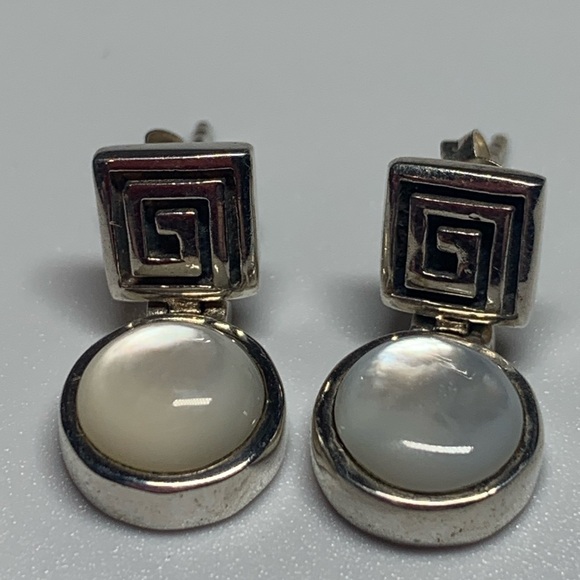 Silpada VERY RARE Petite Sterling Greek Key & Mother of Pearl Post Earrings - Picture 14 of 16